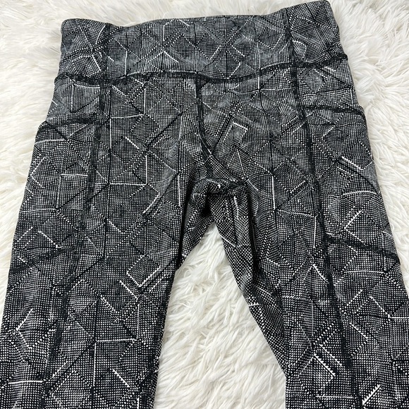 Lululemon Tight Stuff Tight II (25") Formation Alpine White Black - Picture 3 of 9
